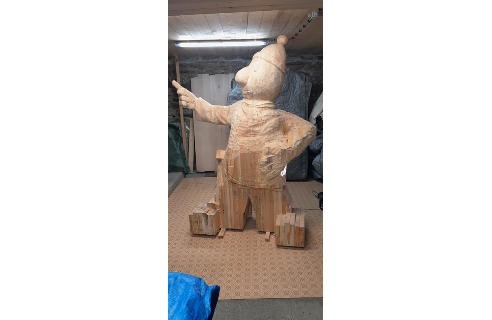 FOTO: Dvojmetrové postavičky strážia ihrisko pod diaľnicou. Takto vyzeral príchod Pata a Mata na svet, foto 13