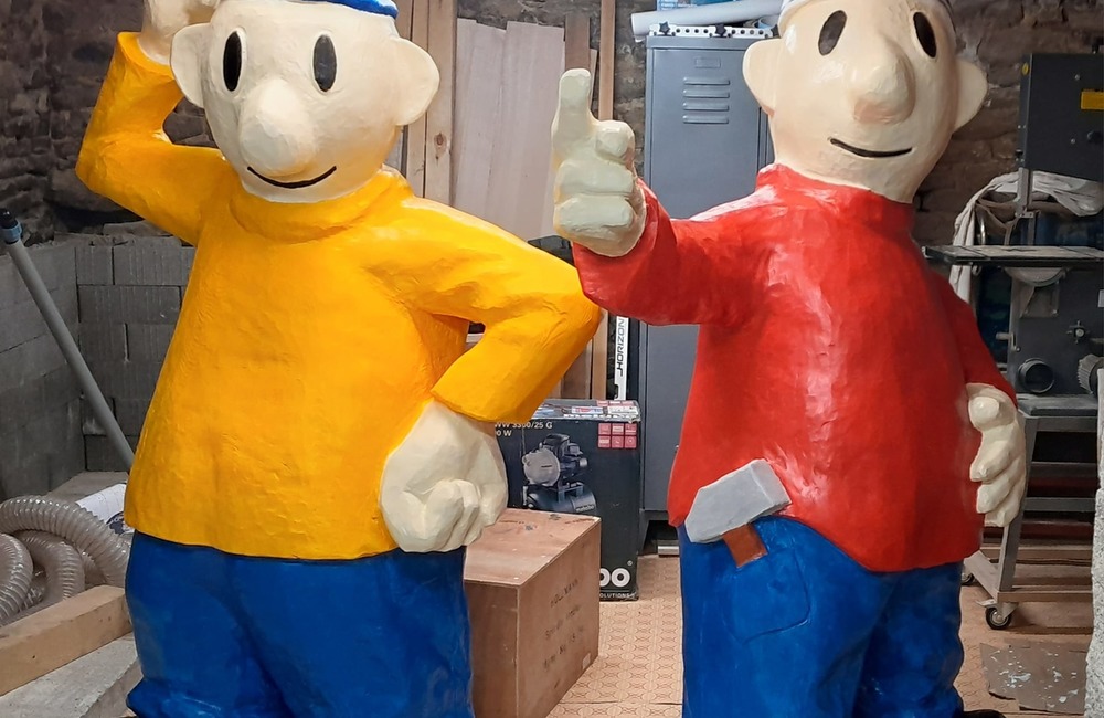 FOTO: Dvojmetrové postavičky strážia ihrisko pod diaľnicou. Takto vyzeral príchod Pata a Mata na svet, foto 14