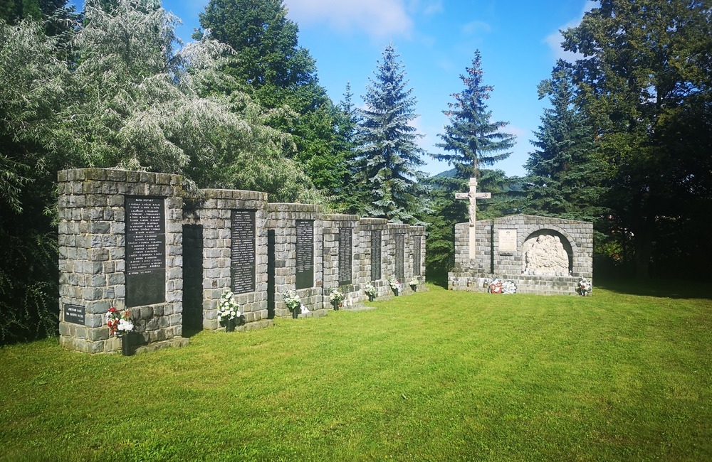 FOTO: Deň Bielych ruží v Handlovej.  Od najväčšieho banského nešťastia v Bani Handlová uplynulo 14 rokov, foto 1