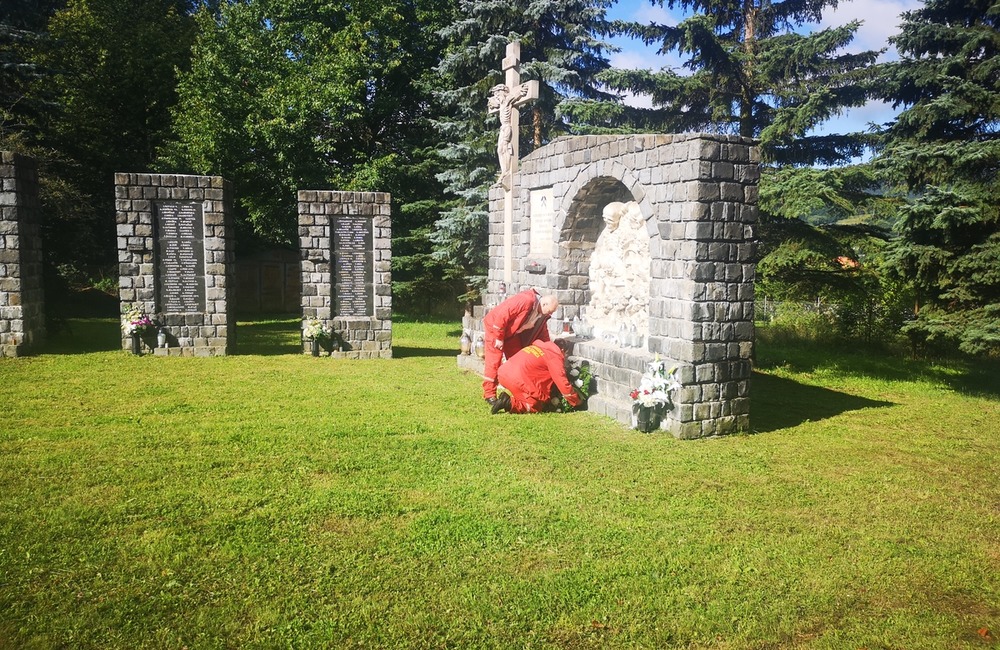 FOTO: Deň Bielych ruží v Handlovej.  Od najväčšieho banského nešťastia v Bani Handlová uplynulo 14 rokov, foto 5