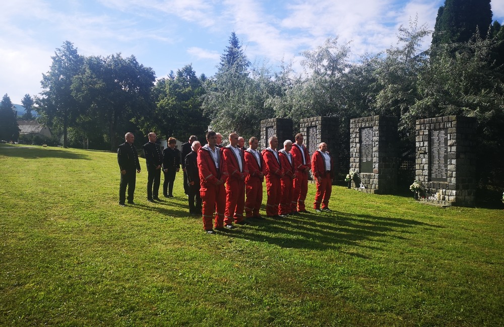 FOTO: Deň Bielych ruží v Handlovej.  Od najväčšieho banského nešťastia v Bani Handlová uplynulo 14 rokov, foto 6