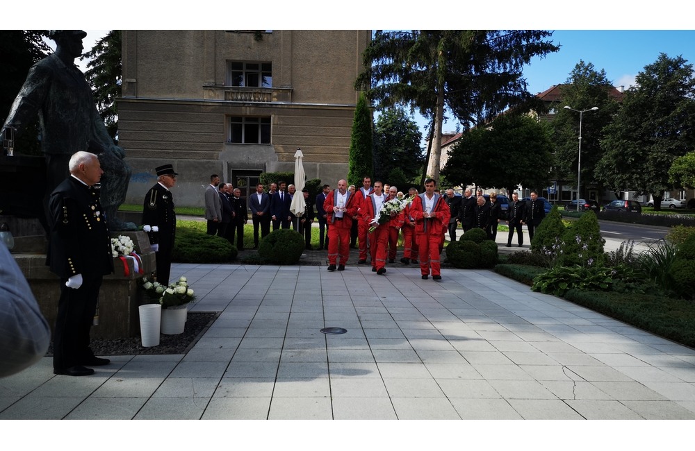 FOTO: Deň Bielych ruží v Handlovej.  Od najväčšieho banského nešťastia v Bani Handlová uplynulo 14 rokov, foto 11