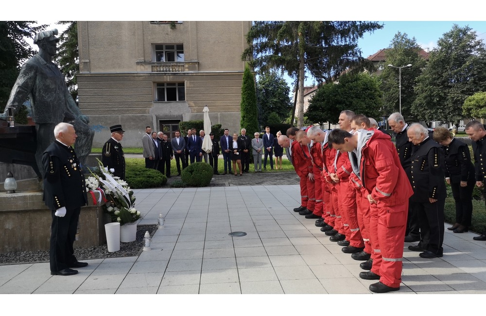 FOTO: Deň Bielych ruží v Handlovej.  Od najväčšieho banského nešťastia v Bani Handlová uplynulo 14 rokov, foto 13