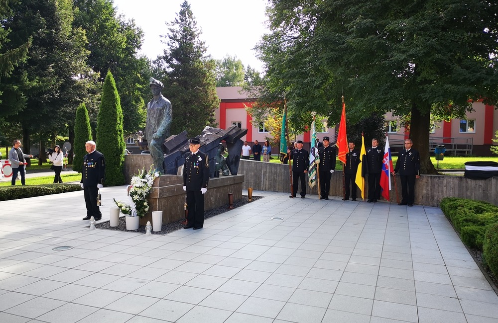 FOTO: Deň Bielych ruží v Handlovej.  Od najväčšieho banského nešťastia v Bani Handlová uplynulo 14 rokov, foto 15