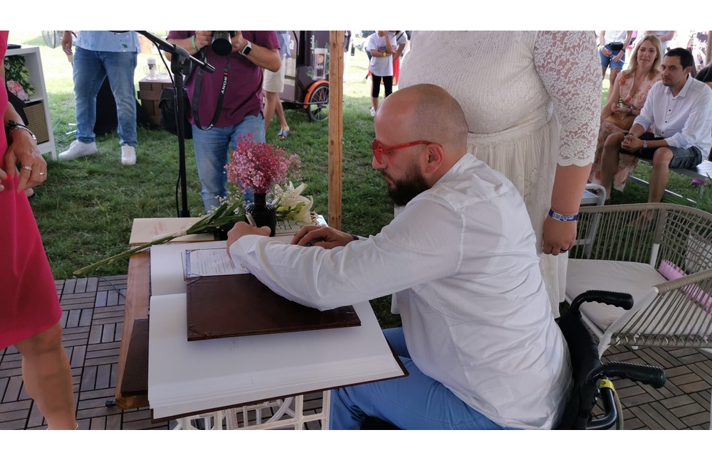 FOTO: Svadobný ošiaľ na hudobnom festivale v Trenčíne. ÁNO si tu povedalo 6 zaľúbených párov, foto 8