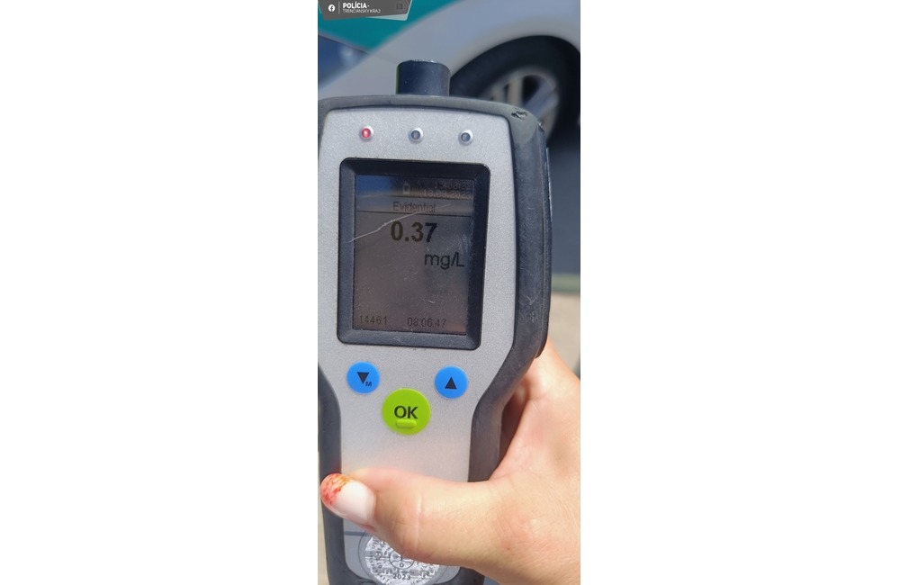 FOTO: Polícia v Trenčíne kontrolovala odchádzajúcich návštevníkov Grapu, foto 5