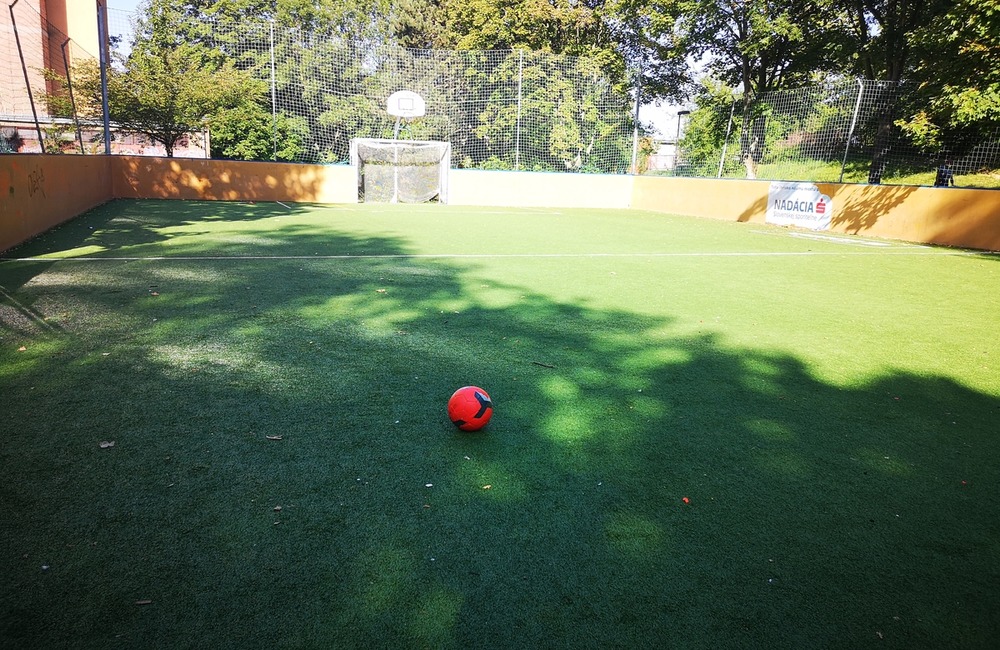 FOTO: Dráma na ihrisku v Trenčíne. Na dvojicu chlapcom mal zaútočiť muž s bejzbolkou, foto 2