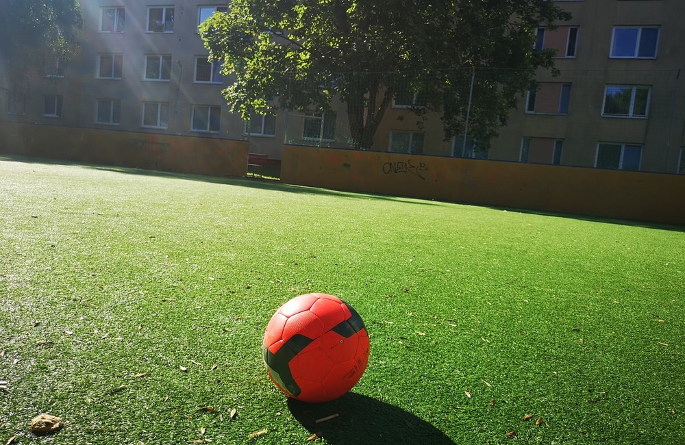 FOTO: Dráma na ihrisku v Trenčíne. Na dvojicu chlapcom mal zaútočiť muž s bejzbolkou, foto 3