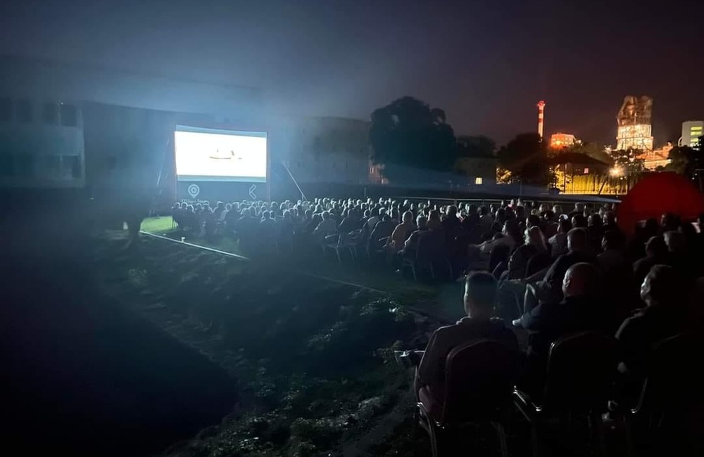 FOTO: Večerné kino pod holým nebom v obci na Považí zožalo obrovský úspech, foto 3