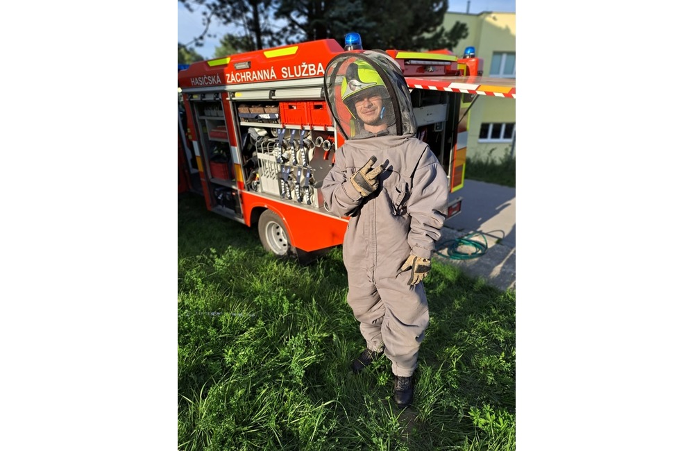 FOTO: Do bytovky v hornonitrianskej obci sa nasťahovali neželaní nájomníci. Privolali na nich miestnych hasičov, foto 7