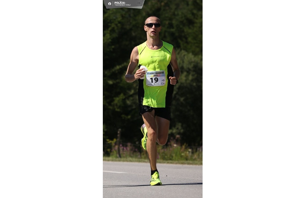 FOTO: Dubnický policajt vyhral zlatú medailu v Rajeckom maratóne, foto 1