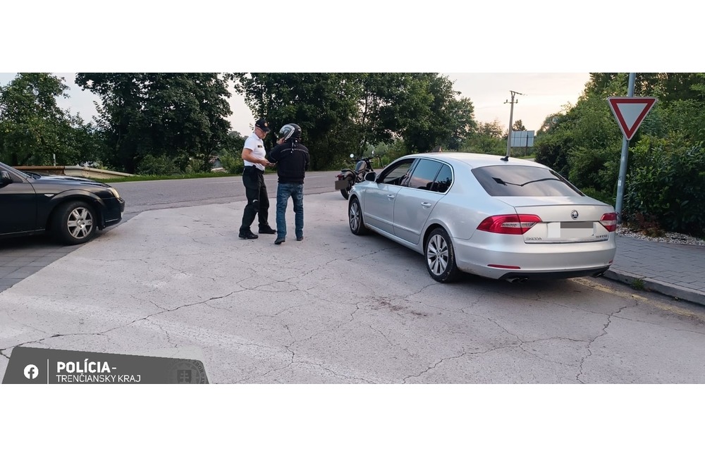 FOTO: Policajti z Prievidze zastavovali cyklistov aj motorkárov, foto 1