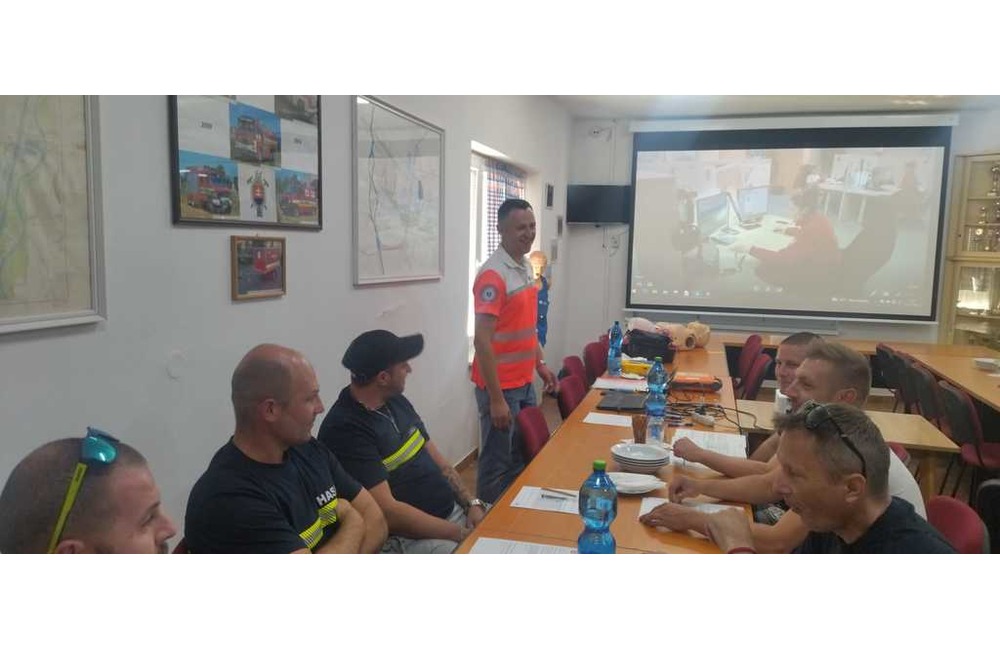 FOTO: Hasiči pri Novom Meste nad Váhom získali nové vybavenie, foto 1