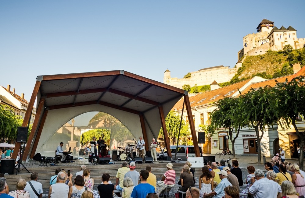 FOTO: Nedeľa na Mierovom námestí v Trenčíne patrila skvelým jazzovým muzikantom, foto 10
