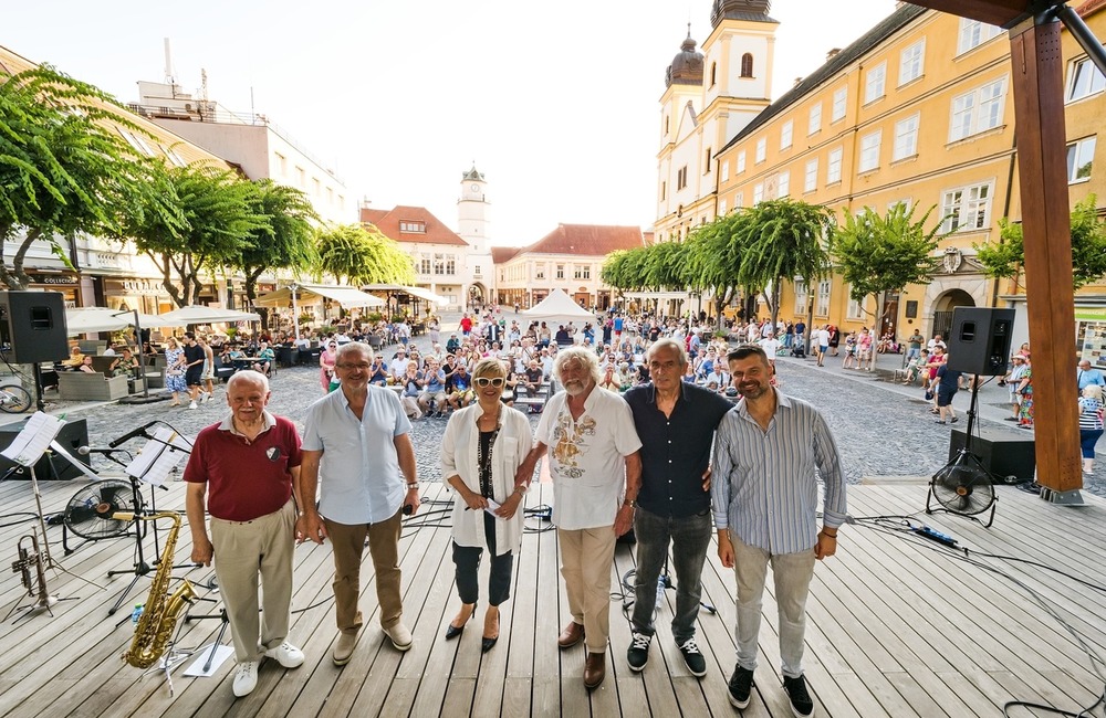 FOTO: Nedeľa na Mierovom námestí v Trenčíne patrila skvelým jazzovým muzikantom, foto 1