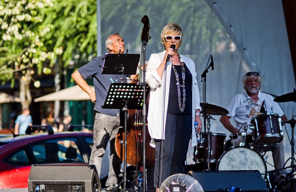 FOTO: Nedeľa na Mierovom námestí v Trenčíne patrila skvelým jazzovým muzikantom, foto 23