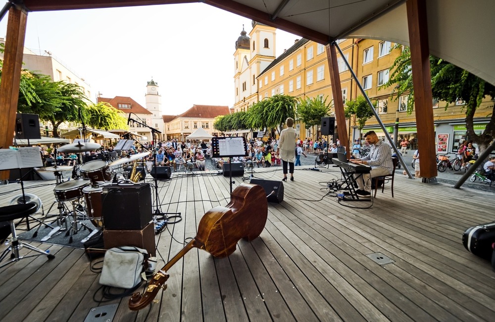 FOTO: Nedeľa na Mierovom námestí v Trenčíne patrila skvelým jazzovým muzikantom, foto 24