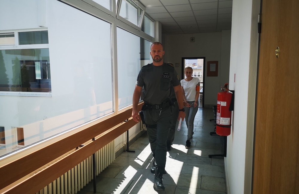 FOTO: Slzy a plač na súde. Ukrajinku Katerynu vinia, že zavraždila manžela, ktorý ju týral, foto 1