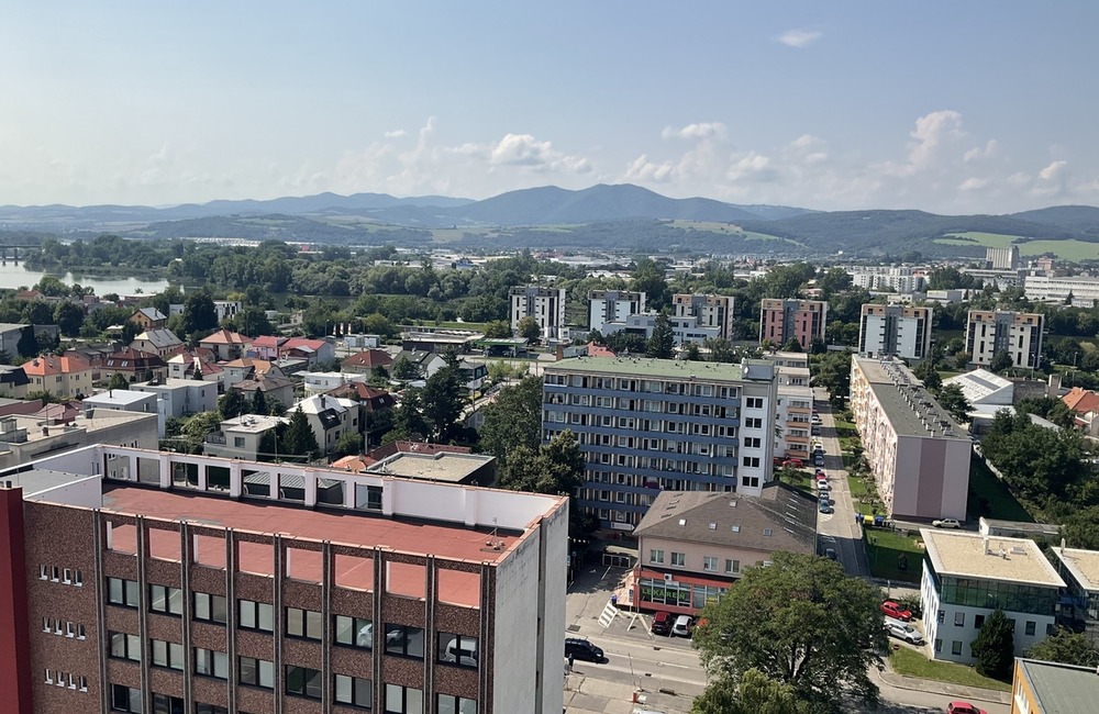 FOTO: V budove Alfa v Trenčíne sa nachádza funkčný paternoster, foto 2