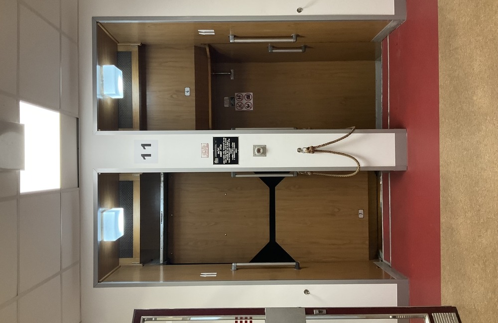 FOTO: V budove Alfa v Trenčíne sa nachádza funkčný paternoster, foto 5