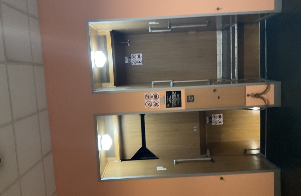 FOTO: V budove Alfa v Trenčíne sa nachádza funkčný paternoster, foto 8