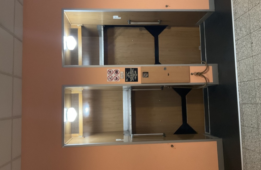 FOTO: V budove Alfa v Trenčíne sa nachádza funkčný paternoster, foto 9