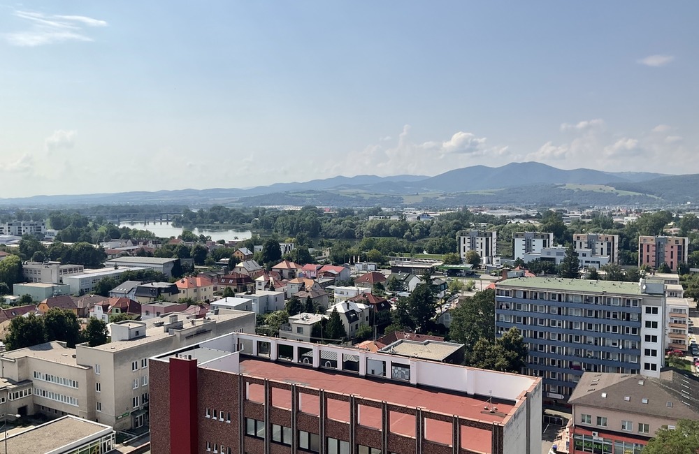 FOTO: V budove Alfa v Trenčíne sa nachádza funkčný paternoster, foto 11