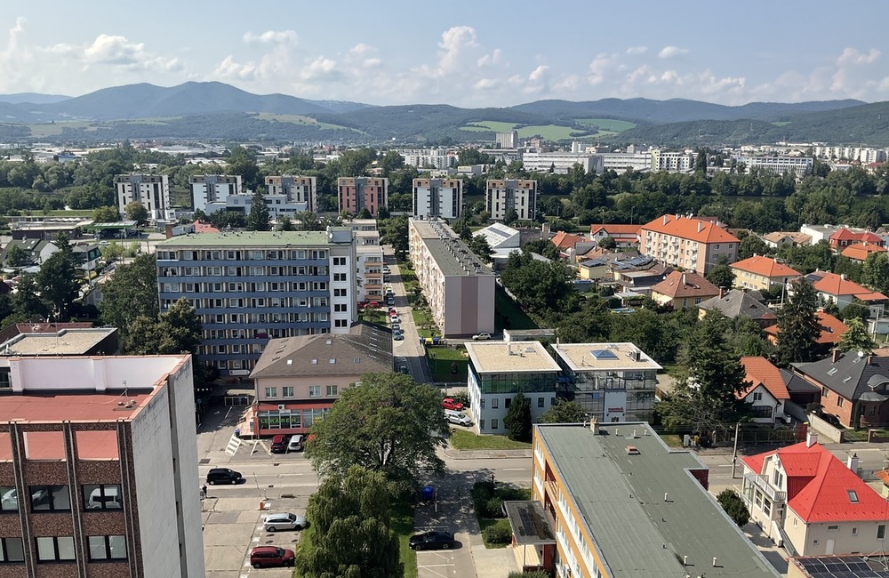 FOTO: V budove Alfa v Trenčíne sa nachádza funkčný paternoster, foto 16