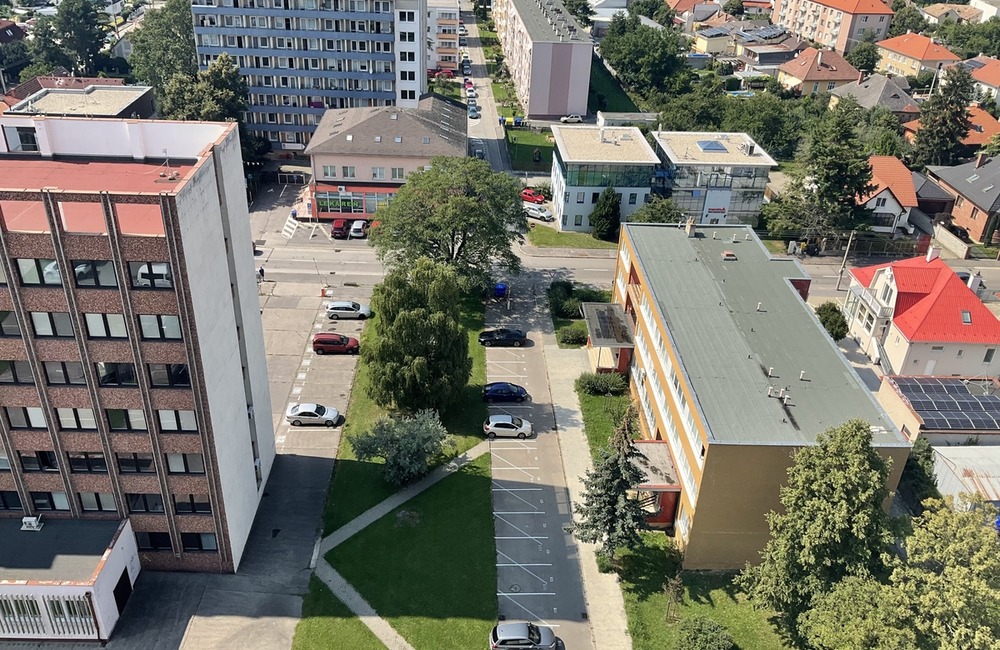 FOTO: V budove Alfa v Trenčíne sa nachádza funkčný paternoster, foto 17