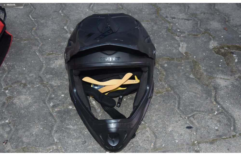 FOTO: Alkoholom potužený kolobežkár zrazil chodkyňu. Zrážka mala fatálne následky, foto 3