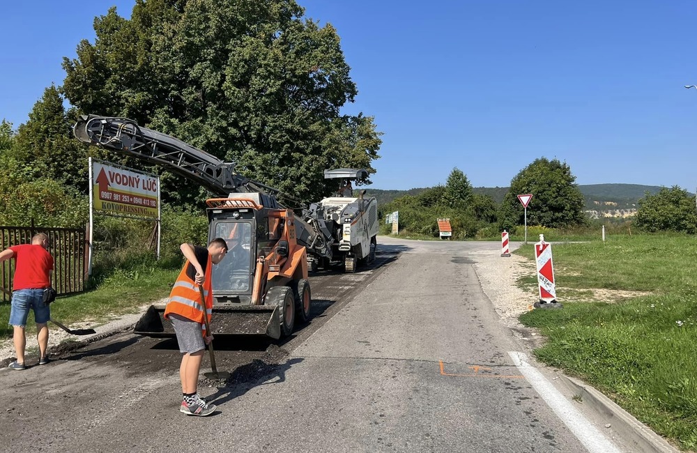 FOTO: Rekonštrukcia na križovatke ulíc Čachtická a Banská, foto 1