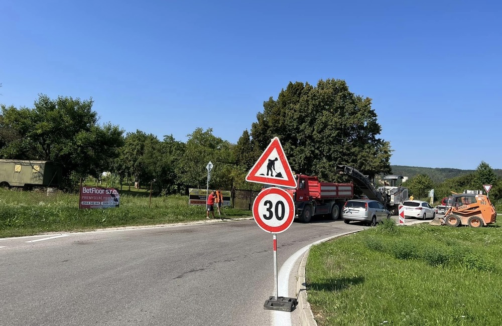 FOTO: Rekonštrukcia na križovatke ulíc Čachtická a Banská, foto 3