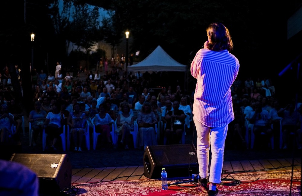 FOTO: Posledný Hudobný piknik tohto leta v Trenčíne odohral Matúš Oravec a blueberryband, foto 17