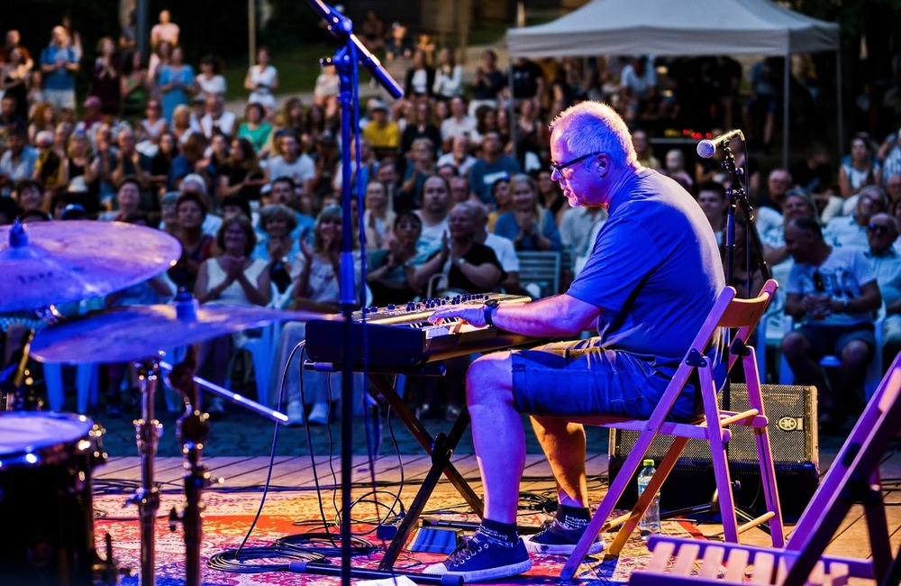 FOTO: Posledný Hudobný piknik tohto leta v Trenčíne odohral Matúš Oravec a blueberryband, foto 19