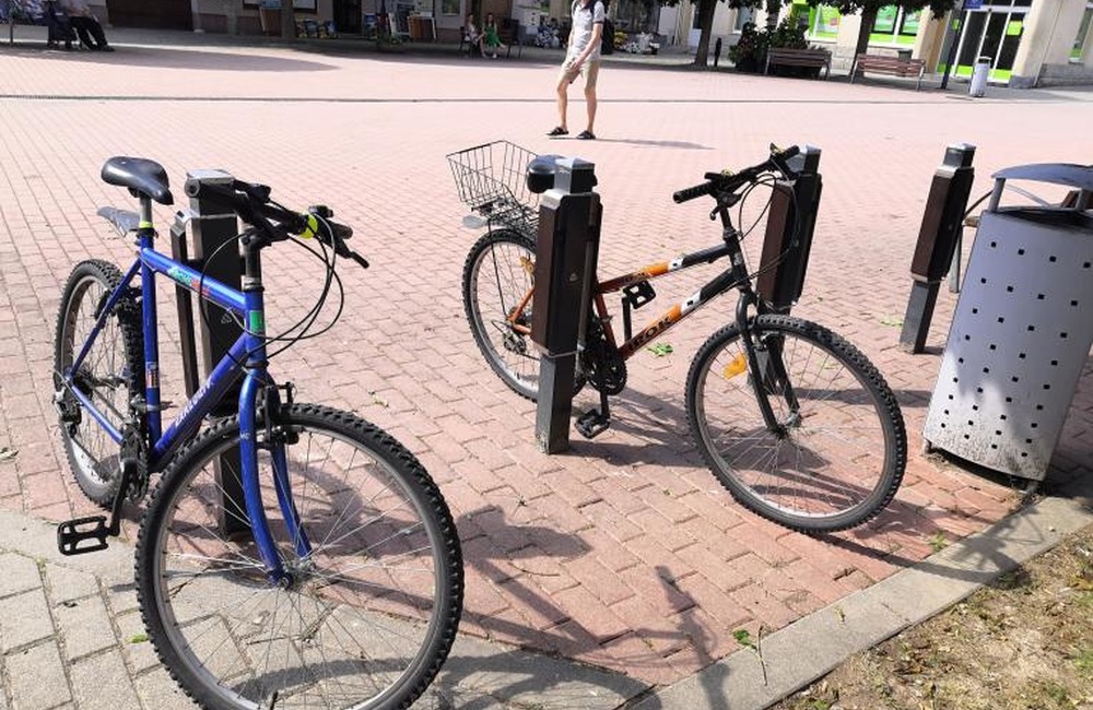 FOTO: Nové cyklostojany v Brezovej pod Bradlom, foto 2