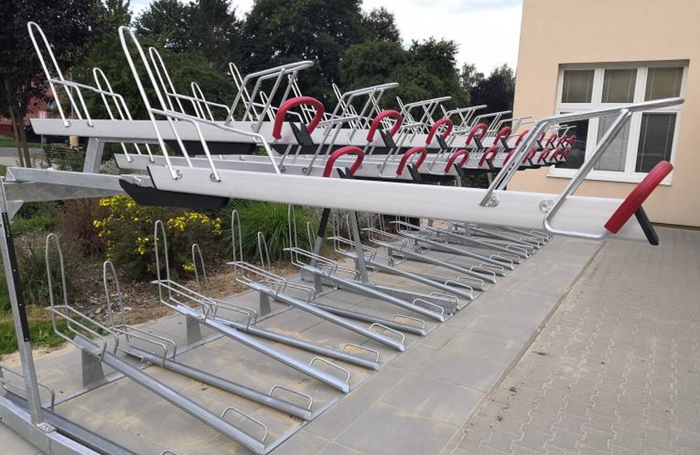 FOTO: Nové cyklostojany v Brezovej pod Bradlom, foto 6