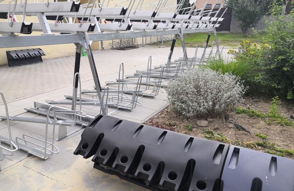 FOTO: Nové cyklostojany v Brezovej pod Bradlom, foto 8