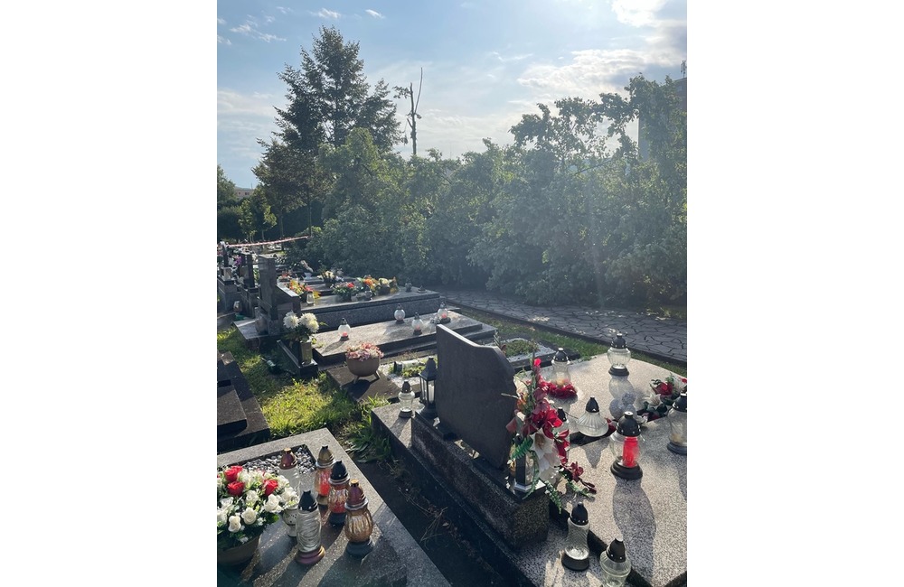 FOTO: Púchovský cintorín po nočnej kalamite, foto 2