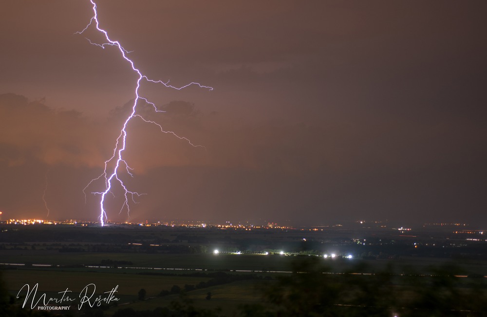FOTO: Zábery bleskov v noci z 28. na 29. augusta 2023, foto 1