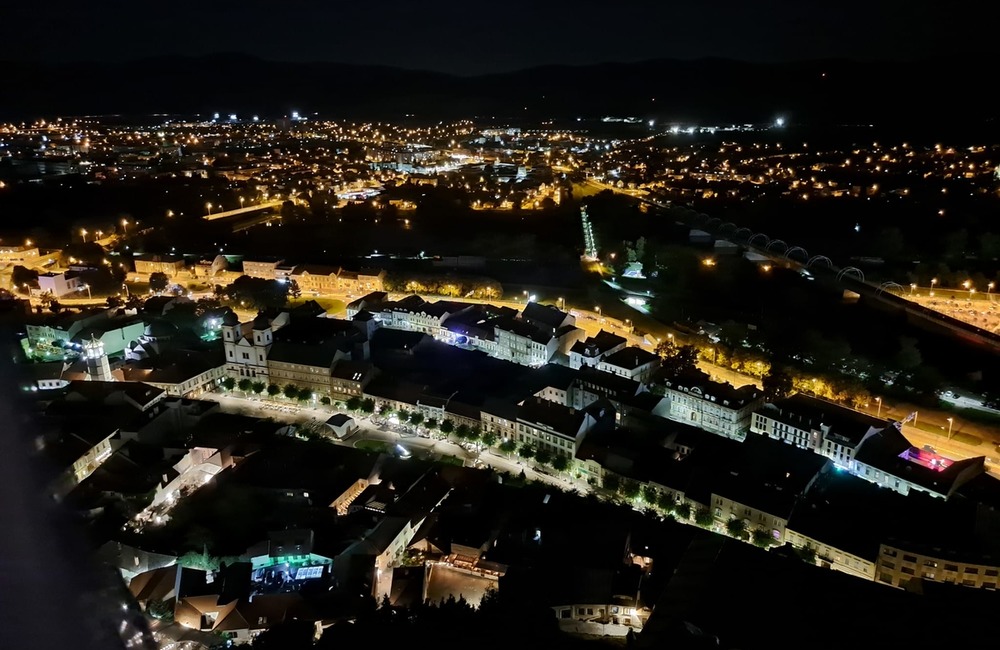 FOTO: Nočná prehliadka Trenčianskeho hradu s baterkou v ruke, foto 1