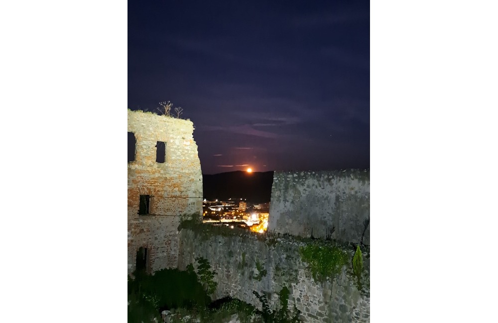 FOTO: Nočná prehliadka Trenčianskeho hradu s baterkou v ruke, foto 4