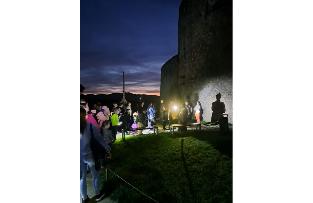 FOTO: Nočná prehliadka Trenčianskeho hradu s baterkou v ruke, foto 5