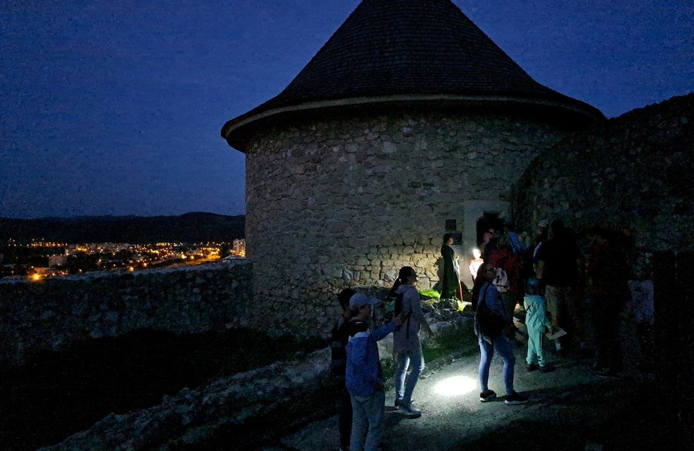 FOTO: Nočná prehliadka Trenčianskeho hradu s baterkou v ruke, foto 9