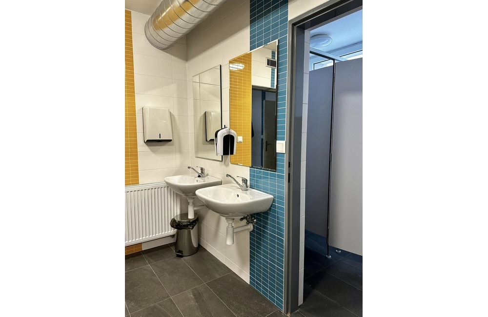 FOTO:  V Považskej Bystrici vynovili telocvičňu gymnázia, na sídlisku Rozkvet sa zatiaľ rozbieha rekonštrukcia potrubí, foto 3