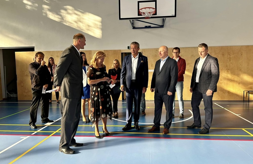 FOTO:  V Považskej Bystrici vynovili telocvičňu gymnázia, na sídlisku Rozkvet sa zatiaľ rozbieha rekonštrukcia potrubí, foto 5