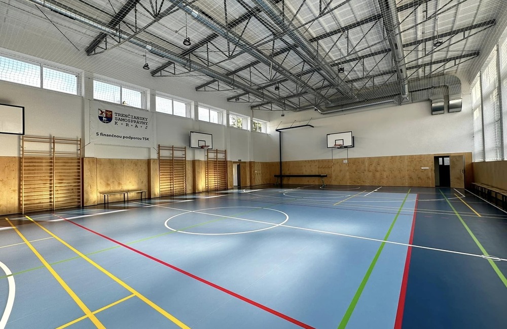 FOTO:  V Považskej Bystrici vynovili telocvičňu gymnázia, na sídlisku Rozkvet sa zatiaľ rozbieha rekonštrukcia potrubí, foto 6