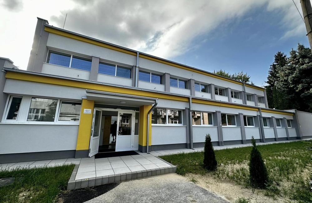 FOTO:  V Považskej Bystrici vynovili telocvičňu gymnázia, na sídlisku Rozkvet sa zatiaľ rozbieha rekonštrukcia potrubí, foto 9