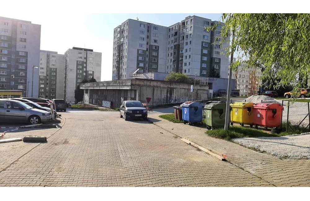 FOTO:  V Považskej Bystrici vynovili telocvičňu gymnázia, na sídlisku Rozkvet sa zatiaľ rozbieha rekonštrukcia potrubí, foto 10