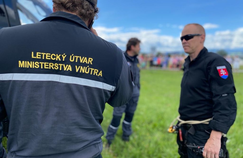 FOTO: Policajti v akcii, 2. septembra pred obchodným domom Laugaricio, foto 2