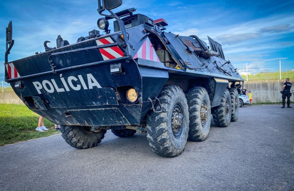 FOTO: Policajti v akcii, 2. septembra pred obchodným domom Laugaricio, foto 6